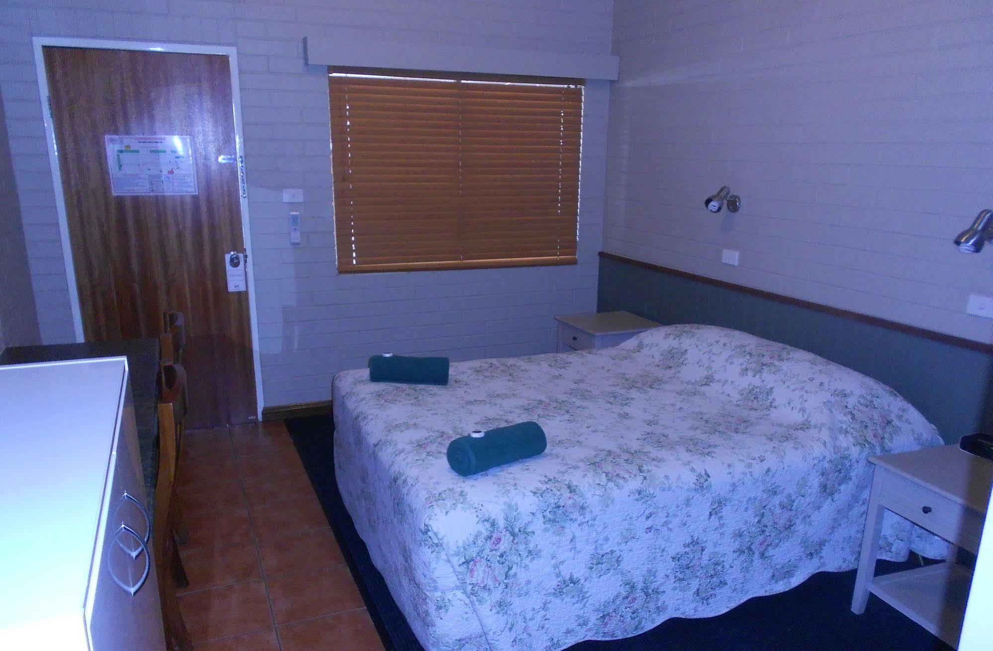 Barcaldine Country Motor Inn المظهر الخارجي الصورة